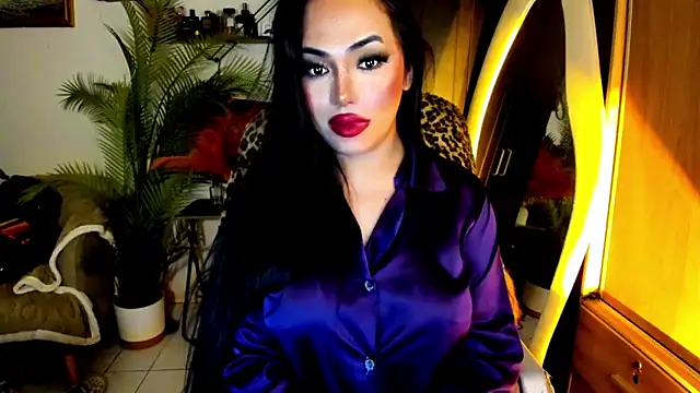 Snapshot of BigDominaMia chatting on June 11, 2026, 9:35 pm BigDominaMia online show from June 11, 2026, 9:35 pm