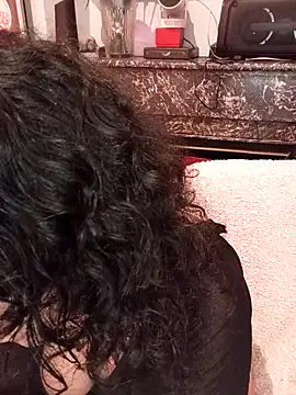 callmelouve online show from April 8, 2026, 7:03 pm