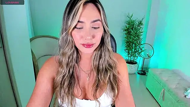 Snapshot of NiaBennet_ chatting on October 11, 2025, 10:08 pm NiaBennet online show from October 11, 2025, 10:08 pm