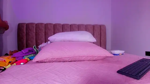  linda milk  online show from November 13, 2025, 3:05 am