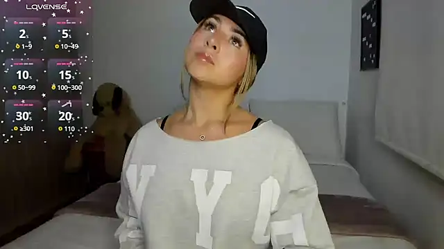 sophi mooreno online show from October 28, 2025, 11:29 pm