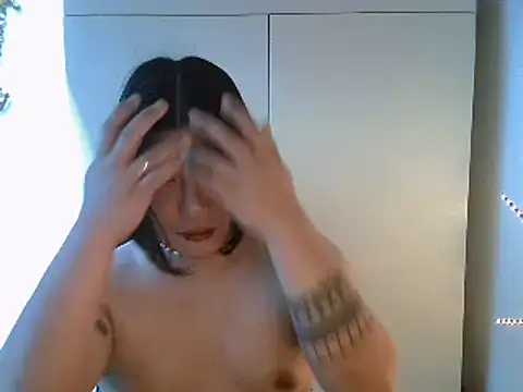 StrawberryWine07 online show from February 9, 2025, 6:54 am