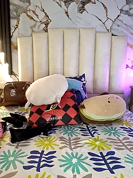 mollieblue69 online show from April 8, 2026, 12:49 pm