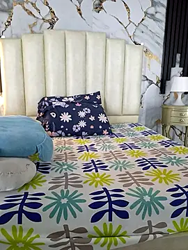 mollieblue69 online show from April 20, 2026, 1:03 pm