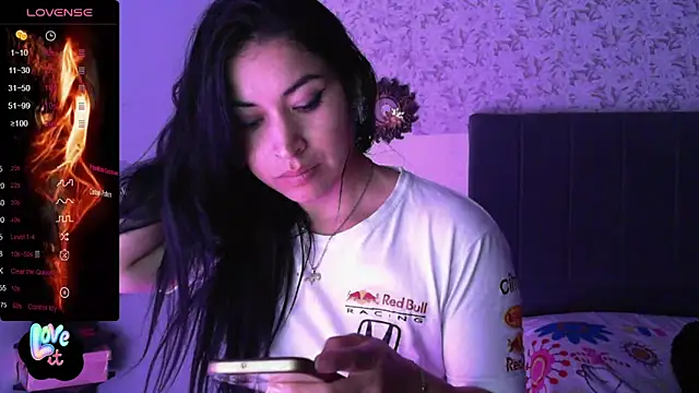 Snapshot of Sweet-Angie chatting on January 12, 2025, 1:32 am Sweet-Angie online show from January 12, 2025, 1:32 am