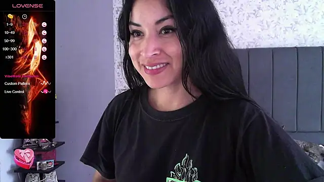 Snapshot of Sweet-Angie chatting on February 22, 2025, 5:02 pm Sweet-Angie online show from February 22, 2025, 5:02 pm