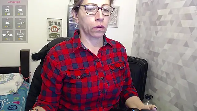 Chayla Ruiz online show from September 16, 2025, 1:12 pm