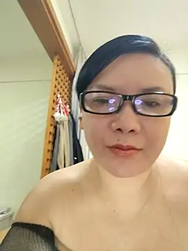 LILYsweetfcup online show from December 17, 2025, 12:38 am