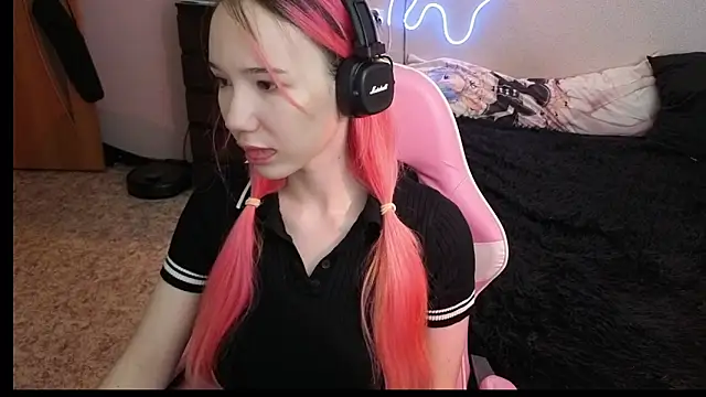 Maya Viola online show from February 10, 2026, 5:55 am