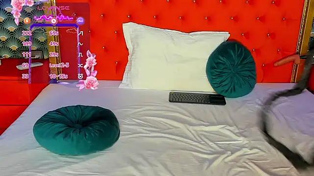 Snapshot of VallerieJones chatting on February 19, 2025, 7:28 am VallerieJones online show from February 19, 2025, 7:28 am