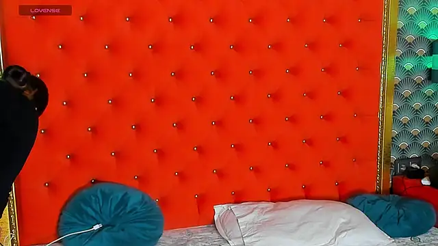 VallerieJones online show from April 4, 2026, 10:46 am