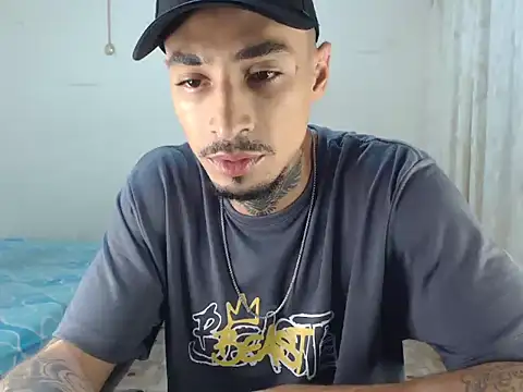 emiliano hottt online show from December 15, 2025, 10:25 pm