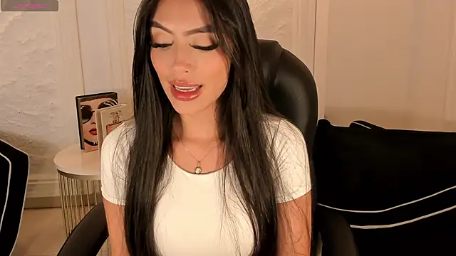 Snapshot of JadeEvansX chatting on January 17, 2026, 2:33 pm JadeEvansX online show from January 17, 2026, 2:33 pm