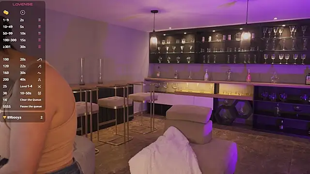 KateSunder online show from September 30, 2025, 11:48 am