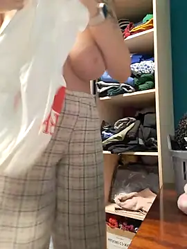 Snapshot of NansyyyaLiannkkaasssssa78 chatting on February 14, 2025, 4:41 pm NansyyyaLiannkkaasssssa78 online show from February 14, 2025, 4:41 pm