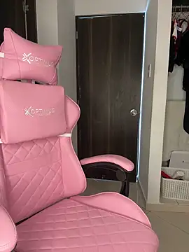 jailyncam  online show from June 9, 2026, 4:40 pm