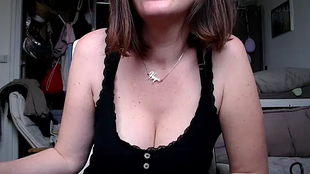 Snapshot of FunnyAly chatting on May 4, 2026, 1:18 pm FunnyAly online show from May 4, 2026, 1:18 pm
