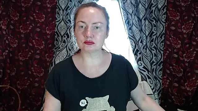 Snapshot of EmilyDoth chatting on July 9, 2026, 6:28 am EmilyDoth online show from July 9, 2026, 6:28 am