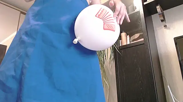 KiraGoldens online show from September 23, 2025, 5:54 am