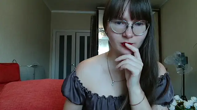 KiraGoldens online show from October 12, 2025, 6:45 am