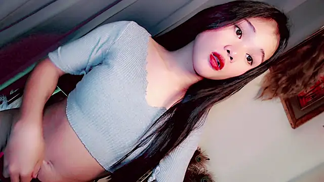 amomentoflust69 online show from February 12, 2026, 5:13 am