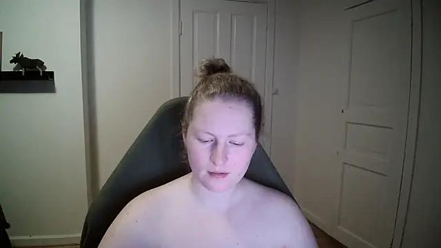 Girlnina-1995 online show from December 17, 2024, 10:43 pm