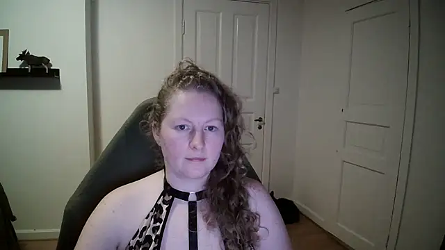 Girlnina-1995 online show from December 18, 2024, 5:31 pm