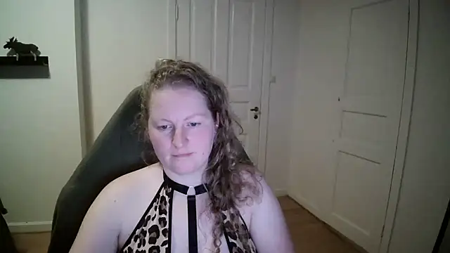 Girlnina-1995 online show from December 18, 2024, 8:36 pm