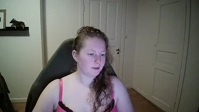 Girlnina-1995 online show from December 20, 2024, 4:04 pm