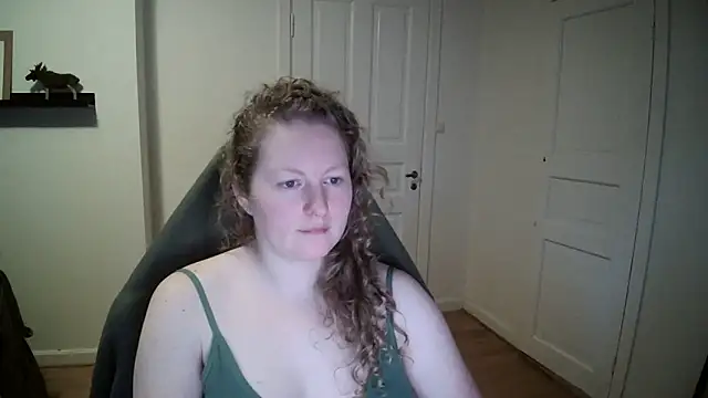 Girlnina-1995 online show from December 30, 2024, 9:05 am