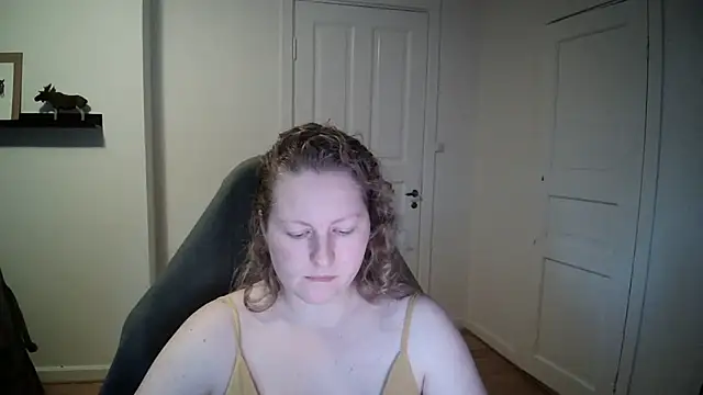 Girlnina-1995 online show from January 2, 2025, 1:51 pm