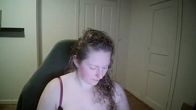 Girlnina-1995 online show from January 30, 2025, 7:48 pm