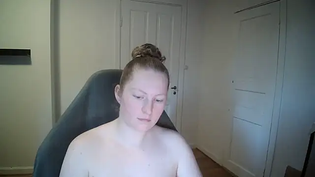 Girlnina-1995 online show from February 6, 2025, 1:21 pm