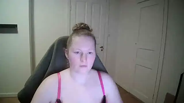 Girlnina-1995 online show from February 6, 2025, 4:25 pm