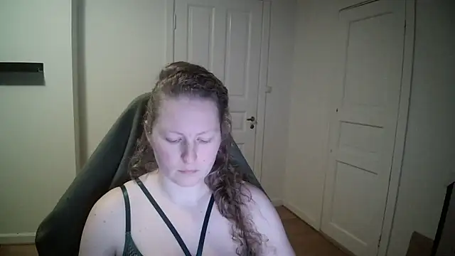 Girlnina-1995 online show from February 7, 2025, 3:19 pm