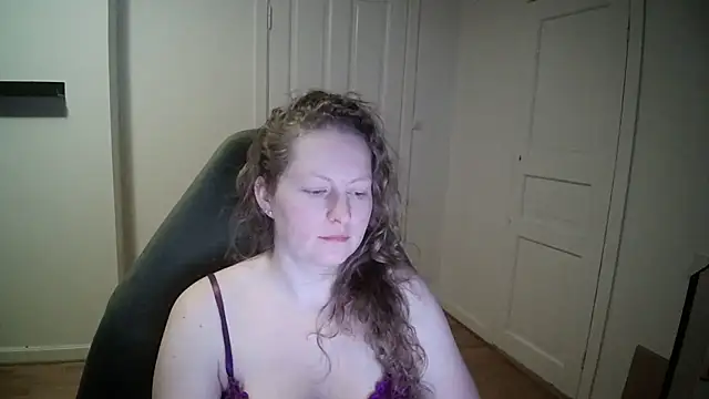 Girlnina-1995 online show from February 20, 2025, 7:52 pm