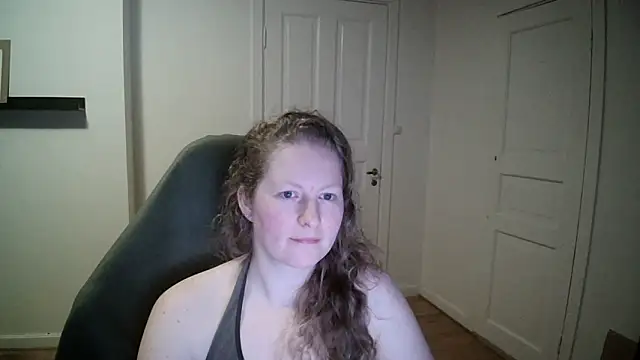 Girlnina-1995 online show from March 3, 2025, 9:48 pm