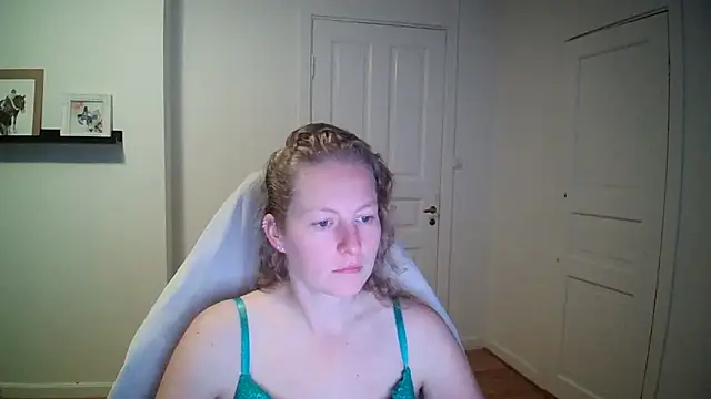 Girlnina-1995 online show from September 18, 2025, 7:43 am