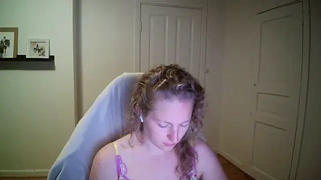 Girlnina-1995 online show from September 29, 2025, 8:57 pm