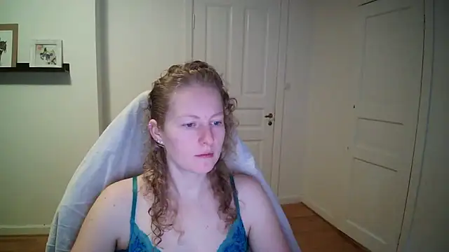 Girlnina-1995 online show from November 4, 2025, 8:57 am