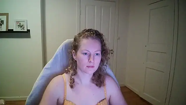 Girlnina-1995 online show from November 25, 2025, 4:07 pm