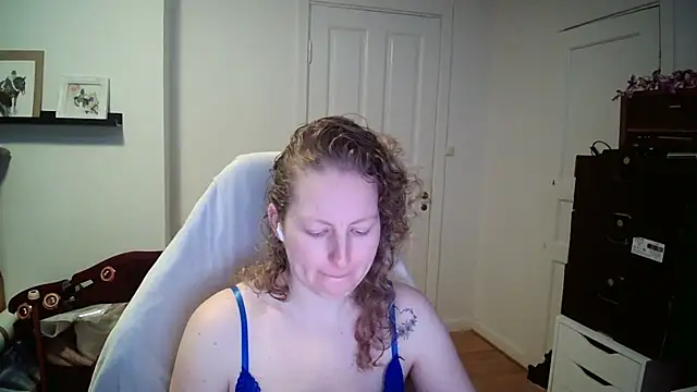 Girlnina-1995 online show from February 10, 2026, 9:46 am