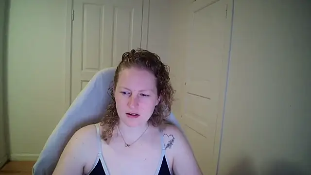 Girlnina-1995 online show from April 7, 2026, 7:20 am