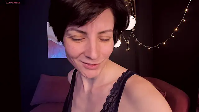 LorenDaze online show from February 11, 2025, 5:29 pm