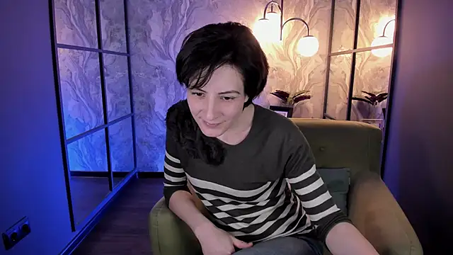 LorenDaze online show from March 19, 2025, 1:51 pm