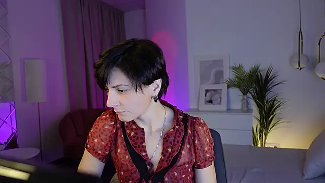 LorenDaze online show from November 12, 2025, 2:06 pm