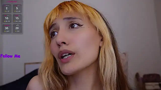 lola vlad online show from April 4, 2026, 12:53 am