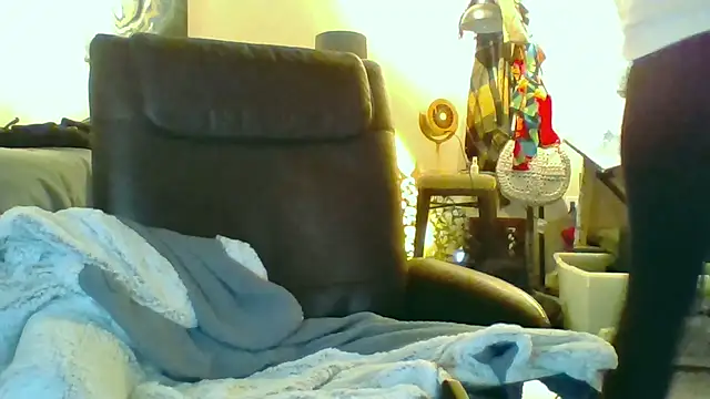 Snapshot of eatmeplease44 chatting on October 18, 2025, 5:21 am eatmeplease44 online show from October 18, 2025, 5:21 am