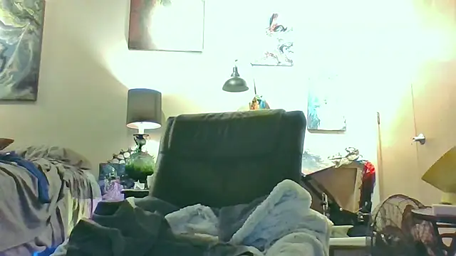 Snapshot of eatmeplease44 chatting on October 20, 2025, 8:04 am eatmeplease44 online show from October 20, 2025, 8:04 am