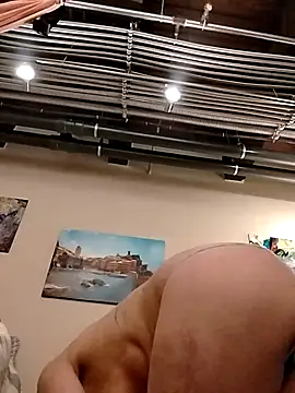 eatmeplease44 online show from April 17, 2026, 6:33 pm